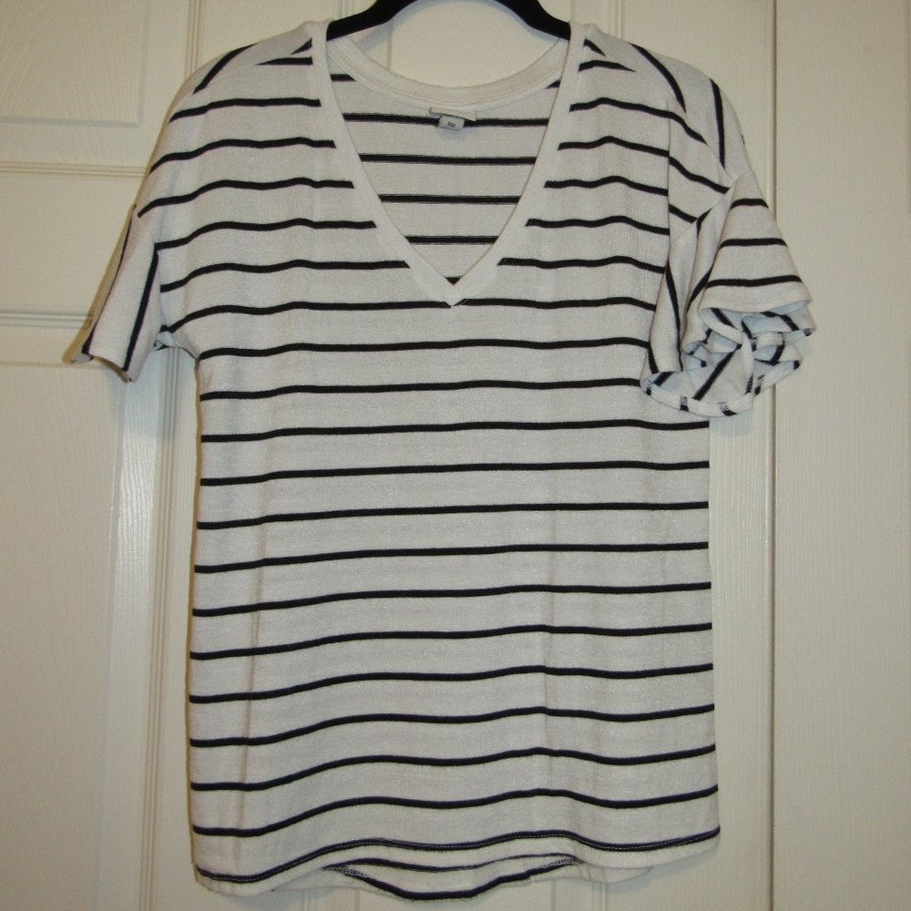 a new day XS Black/White Striped V-Neck Short Flouncy Sleeve Sweater Top